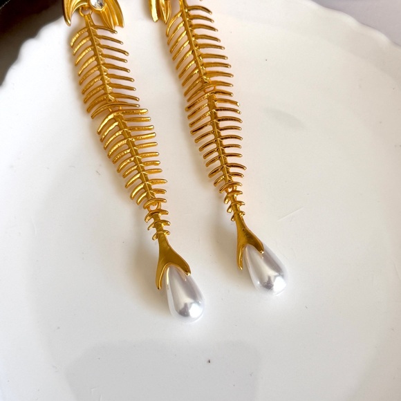 Schiaparelli Inspired Long Gold Tone Fish Skeleton Earrings Pearl Bones Jewelry - Picture 8 of 12